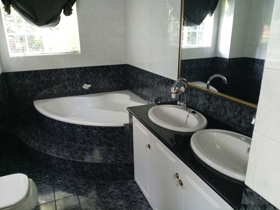 6 Bedroom Property for Sale in Darrenwood Gauteng
