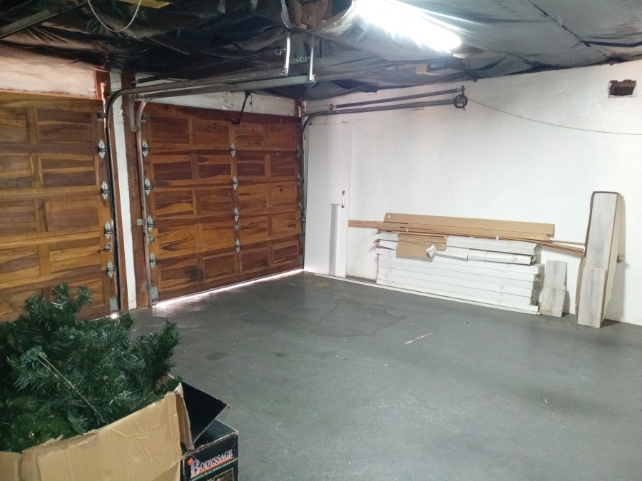 6 Bedroom Property for Sale in Darrenwood Gauteng