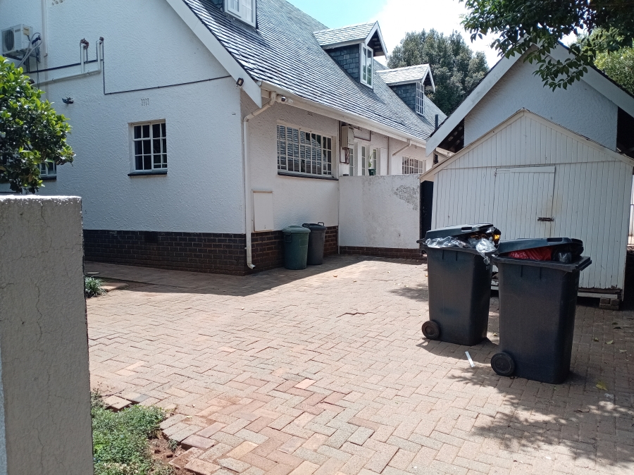 6 Bedroom Property for Sale in Darrenwood Gauteng