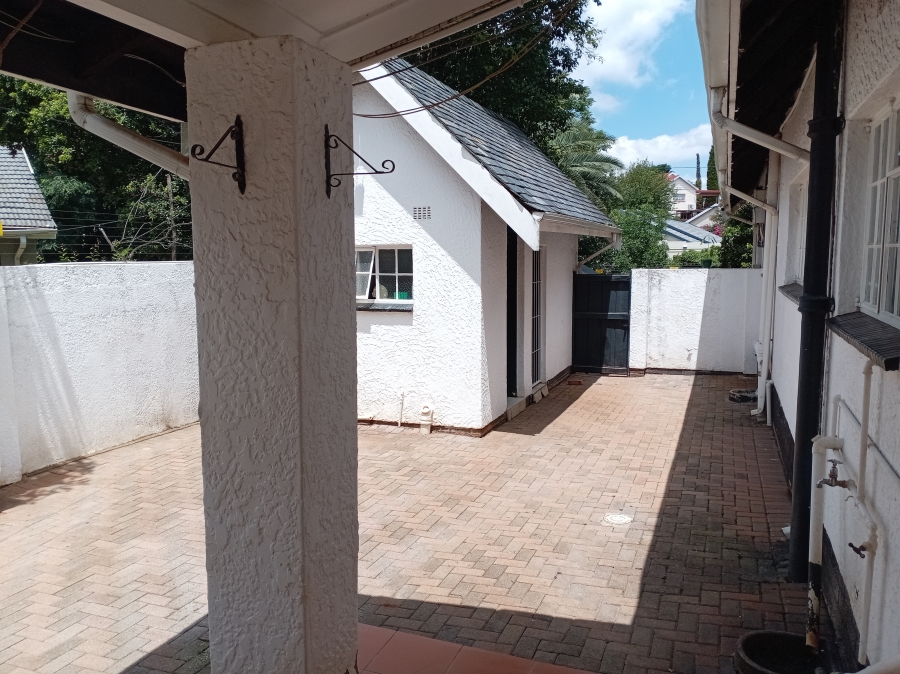 6 Bedroom Property for Sale in Darrenwood Gauteng
