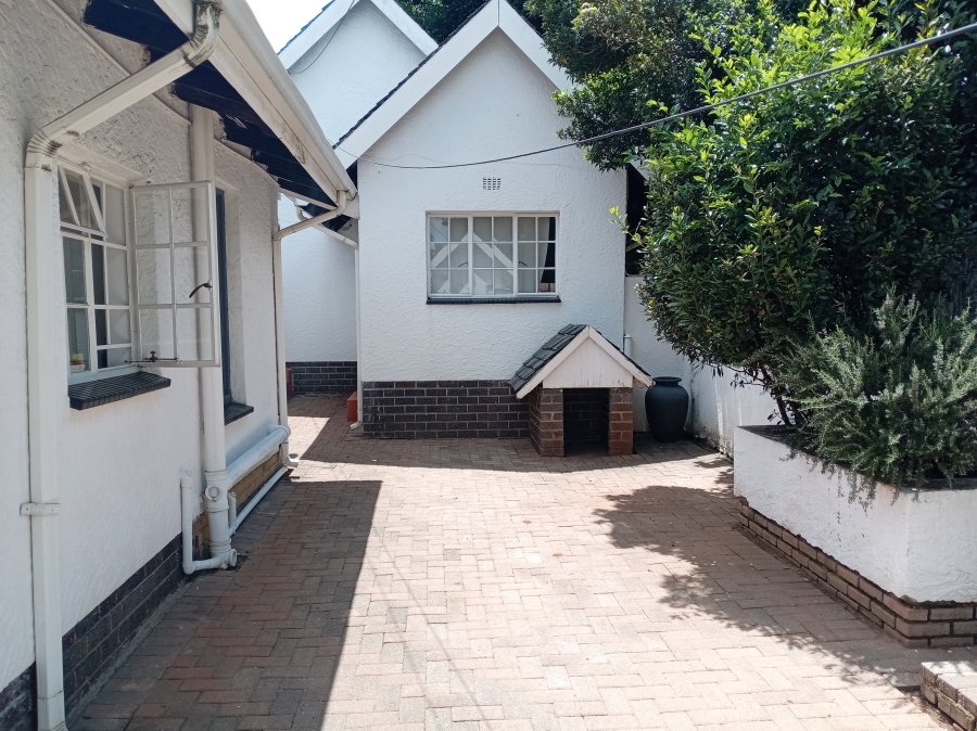 6 Bedroom Property for Sale in Darrenwood Gauteng