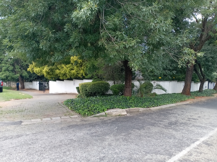 6 Bedroom Property for Sale in Darrenwood Gauteng