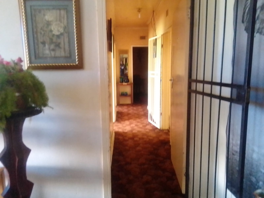 5 Bedroom Property for Sale in Middelvlei A H Gauteng