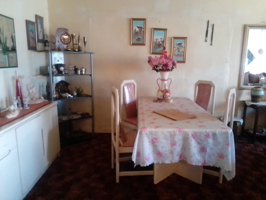 5 Bedroom Property for Sale in Middelvlei A H Gauteng