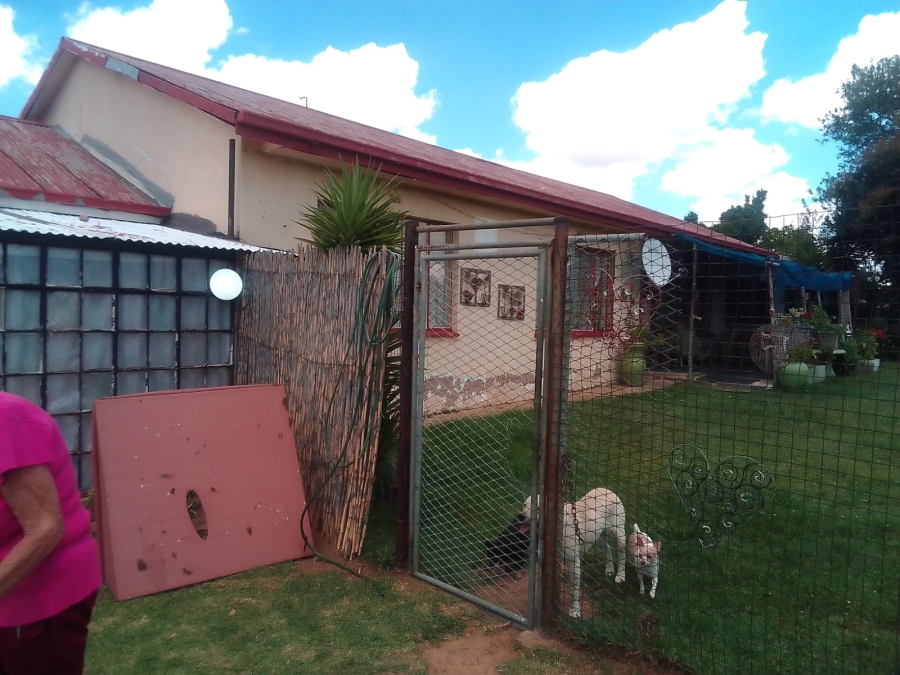 5 Bedroom Property for Sale in Middelvlei A H Gauteng