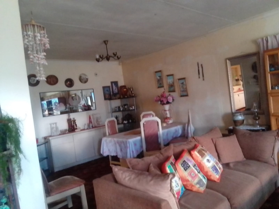 5 Bedroom Property for Sale in Middelvlei A H Gauteng