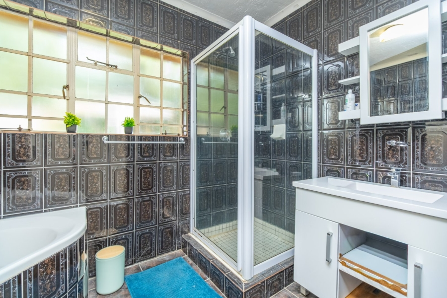 4 Bedroom Property for Sale in Noordheuwel Gauteng