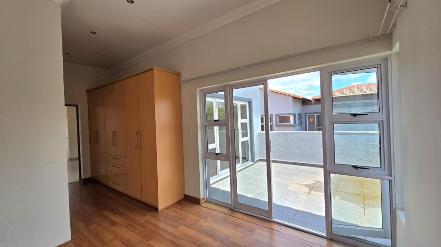 3 Bedroom Property for Sale in Blue Valley Golf Estate Gauteng