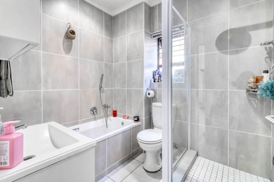 To Let 2 Bedroom Property for Rent in Lonehill Gauteng