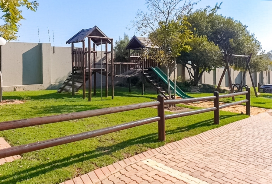 To Let 2 Bedroom Property for Rent in Lonehill Gauteng
