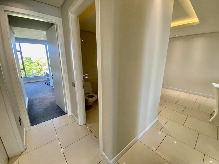 To Let 2 Bedroom Property for Rent in Sandhurst Gauteng