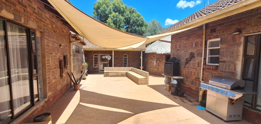 4 Bedroom Property for Sale in Mullerstuine Gauteng
