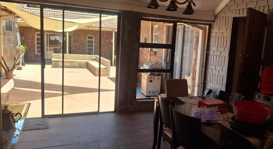 4 Bedroom Property for Sale in Mullerstuine Gauteng