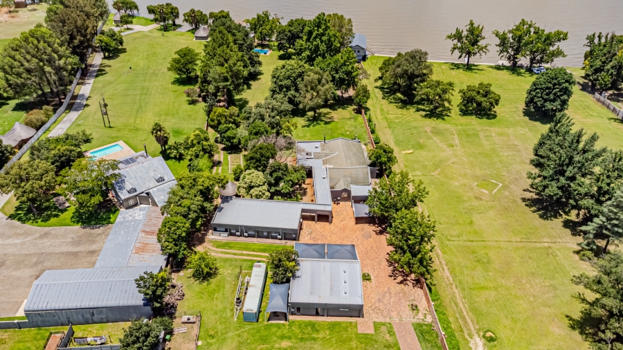 12 Bedroom Property for Sale in Marlbank Gauteng