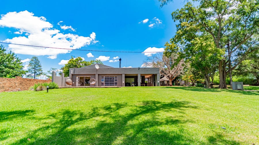 12 Bedroom Property for Sale in Marlbank Gauteng