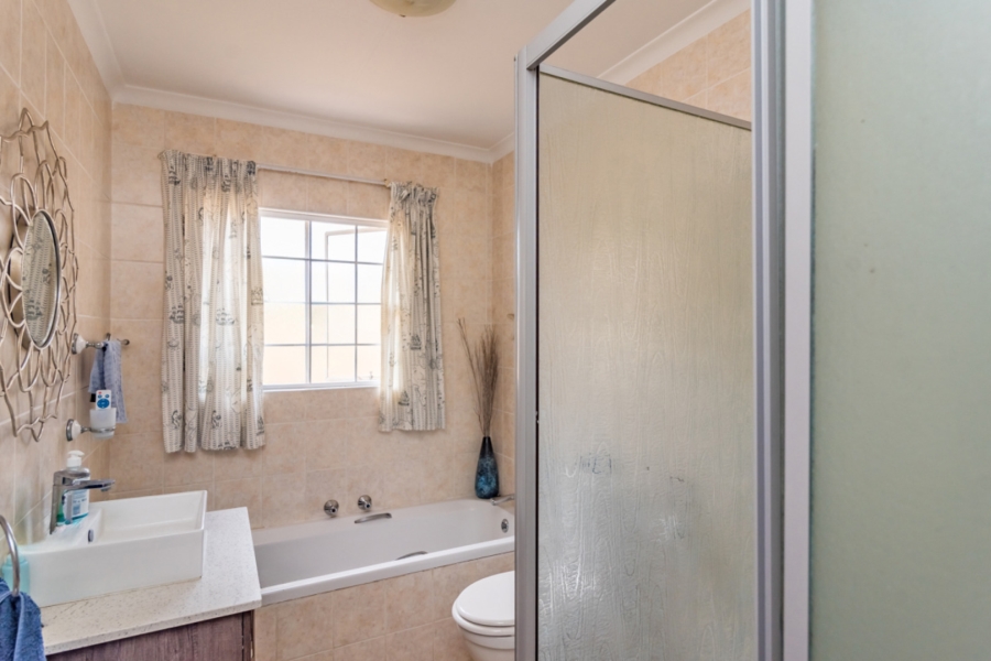 4 Bedroom Property for Sale in Allens Nek Gauteng