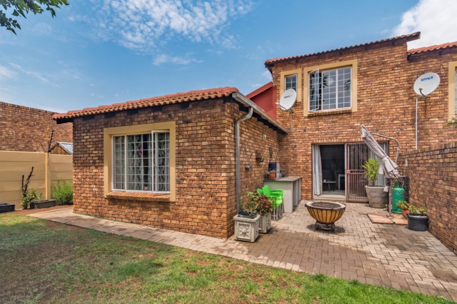 4 Bedroom Property for Sale in Allens Nek Gauteng