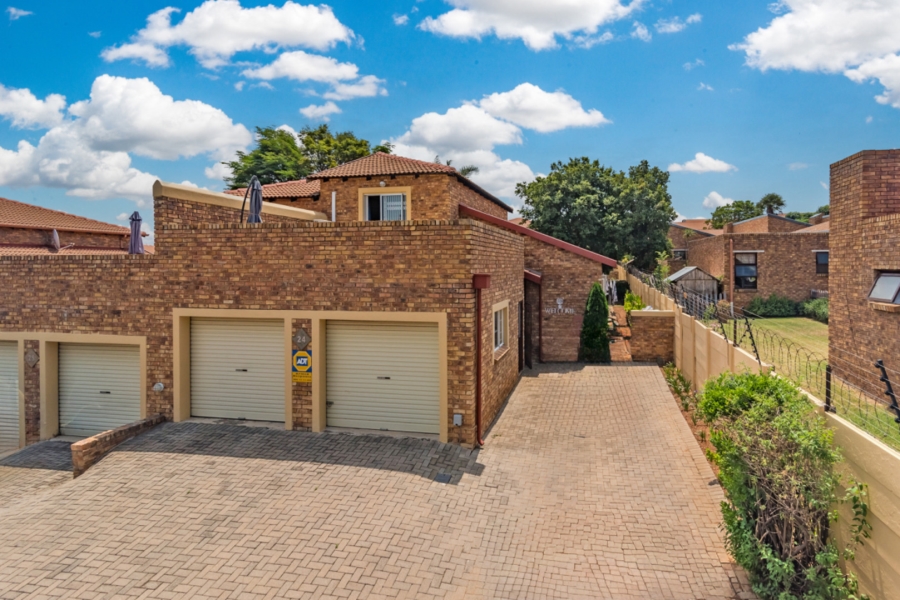 4 Bedroom Property for Sale in Allens Nek Gauteng