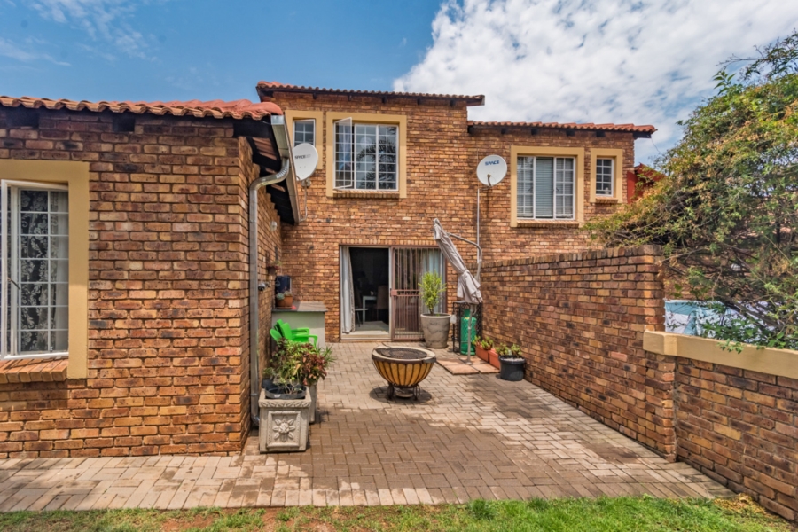 4 Bedroom Property for Sale in Allens Nek Gauteng