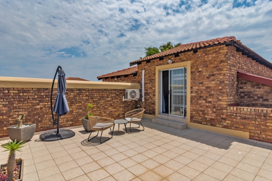 4 Bedroom Property for Sale in Allens Nek Gauteng