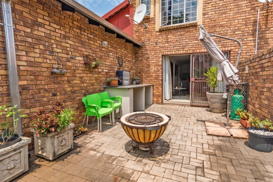 4 Bedroom Property for Sale in Allens Nek Gauteng