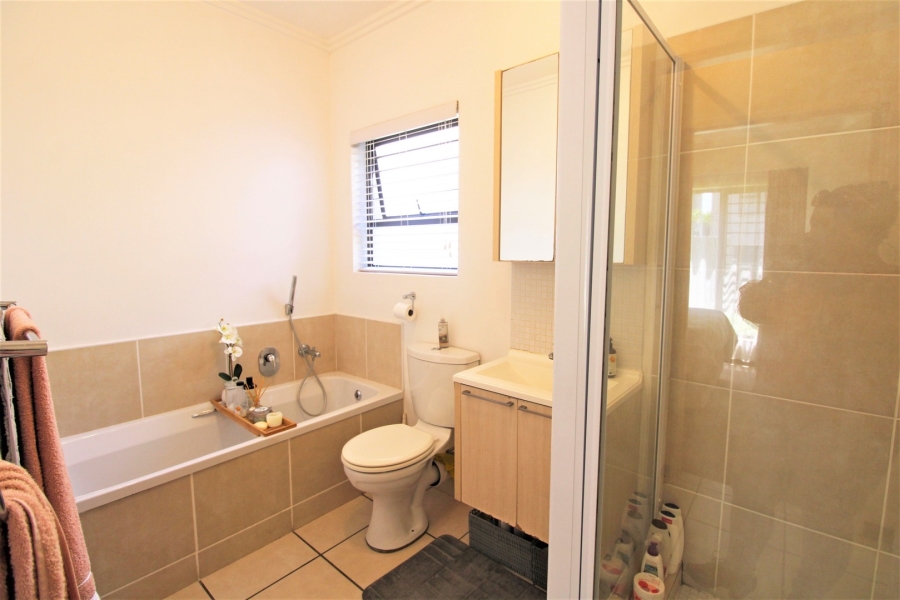 1 Bedroom Property for Sale in Bryanston Gauteng
