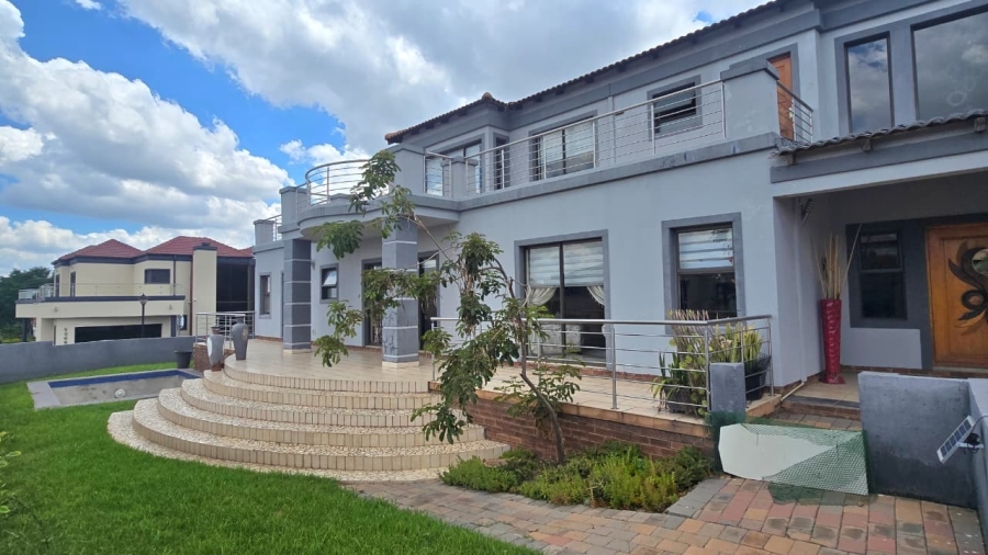 5 Bedroom Property for Sale in Blue Valley Golf Estate Gauteng