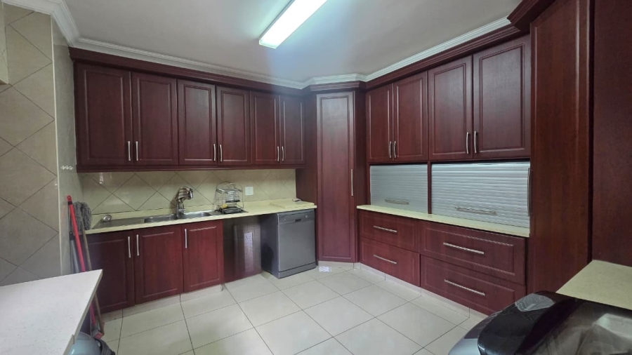 5 Bedroom Property for Sale in Blue Valley Golf Estate Gauteng