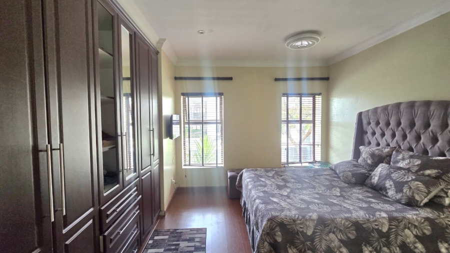 5 Bedroom Property for Sale in Blue Valley Golf Estate Gauteng