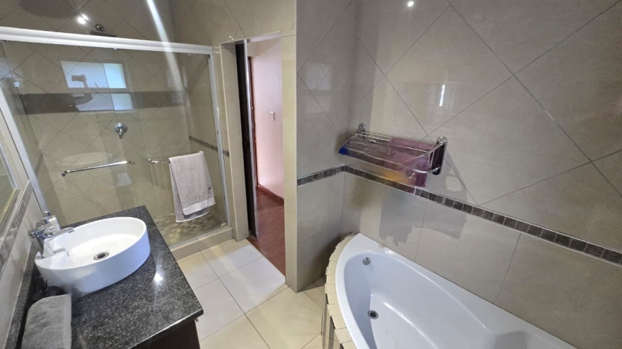 5 Bedroom Property for Sale in Blue Valley Golf Estate Gauteng