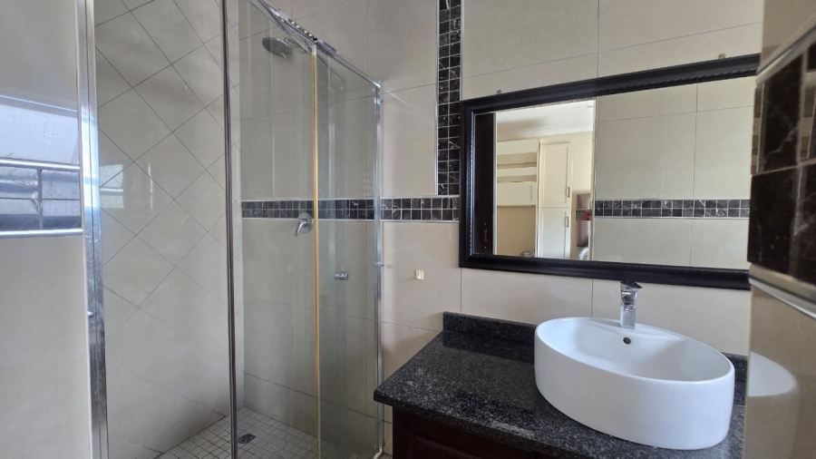 5 Bedroom Property for Sale in Blue Valley Golf Estate Gauteng
