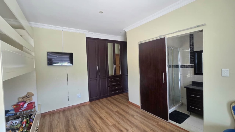 5 Bedroom Property for Sale in Blue Valley Golf Estate Gauteng