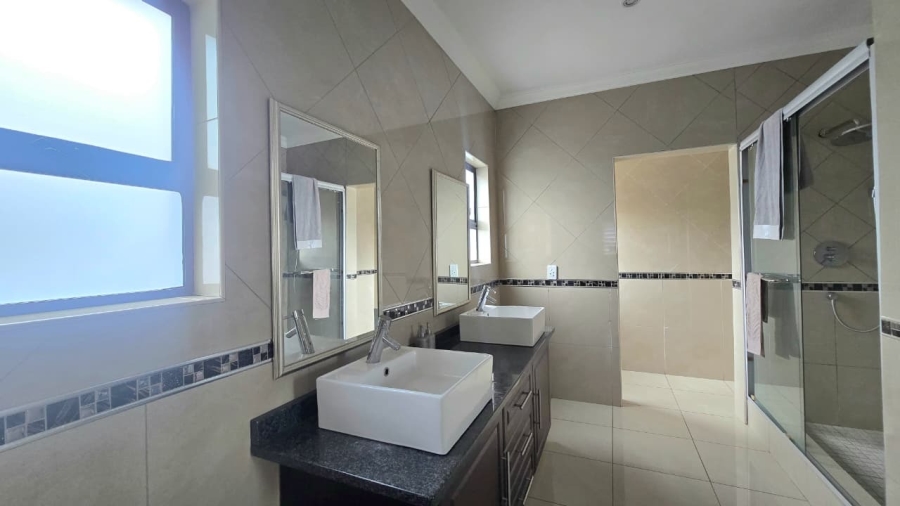 5 Bedroom Property for Sale in Blue Valley Golf Estate Gauteng