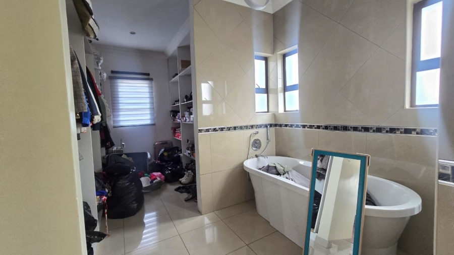 5 Bedroom Property for Sale in Blue Valley Golf Estate Gauteng