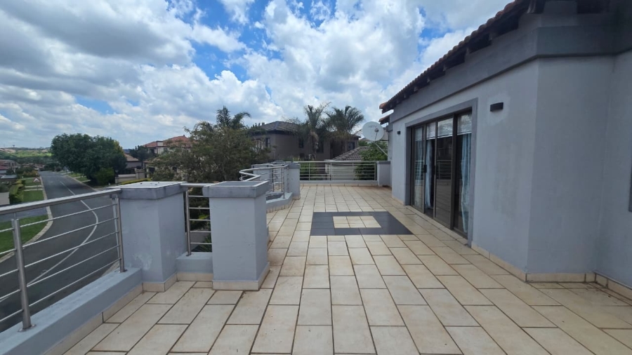 5 Bedroom Property for Sale in Blue Valley Golf Estate Gauteng
