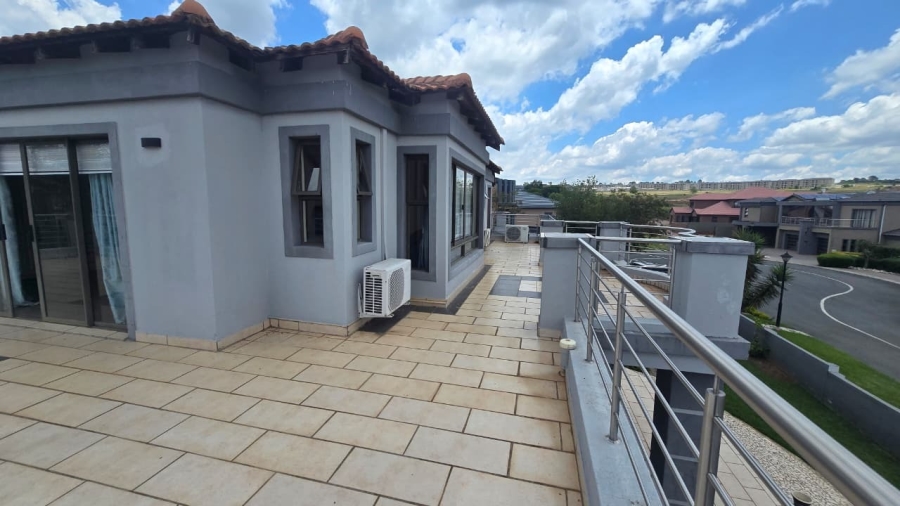 5 Bedroom Property for Sale in Blue Valley Golf Estate Gauteng