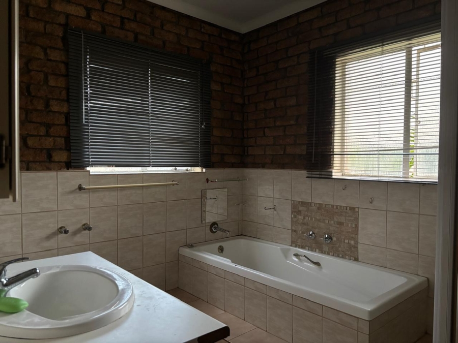 4 Bedroom Property for Sale in Edelweiss Gauteng