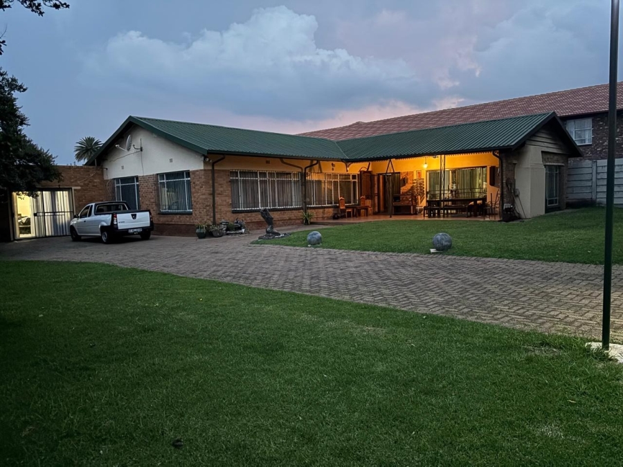 4 Bedroom Property for Sale in Strubenvale Gauteng