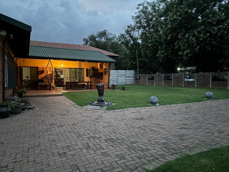 4 Bedroom Property for Sale in Strubenvale Gauteng