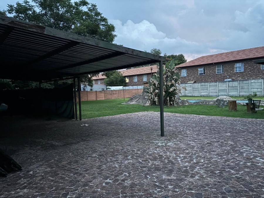 4 Bedroom Property for Sale in Strubenvale Gauteng