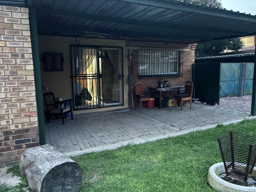 4 Bedroom Property for Sale in Strubenvale Gauteng
