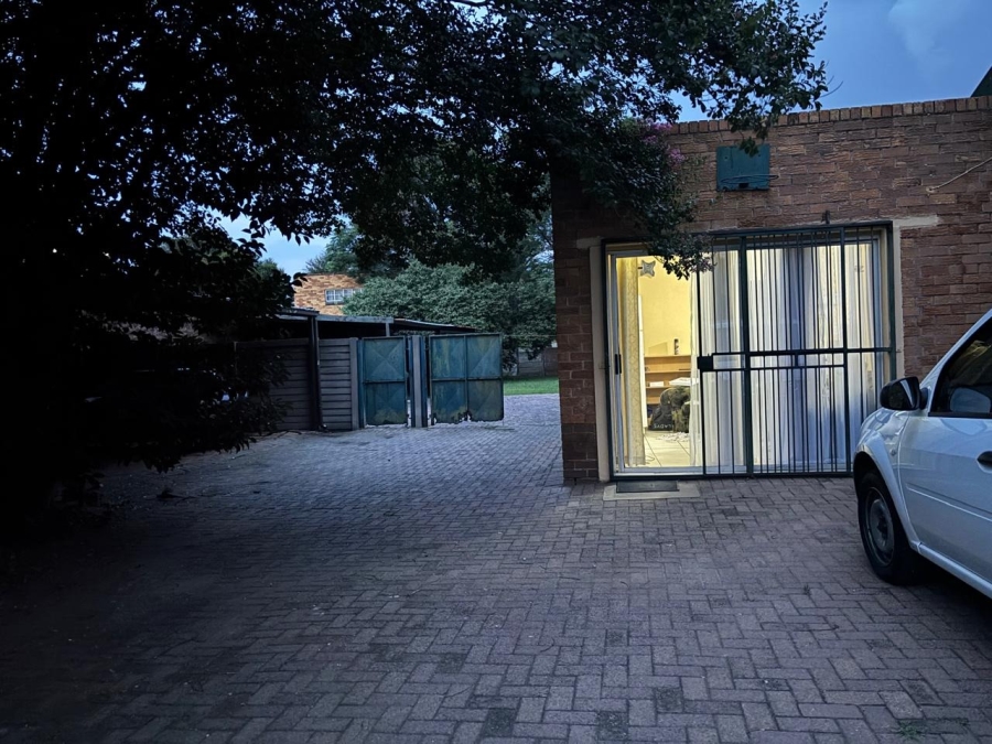 4 Bedroom Property for Sale in Strubenvale Gauteng