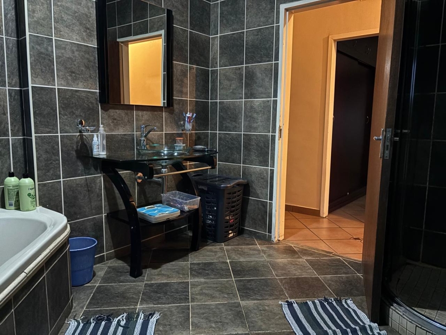 4 Bedroom Property for Sale in Strubenvale Gauteng