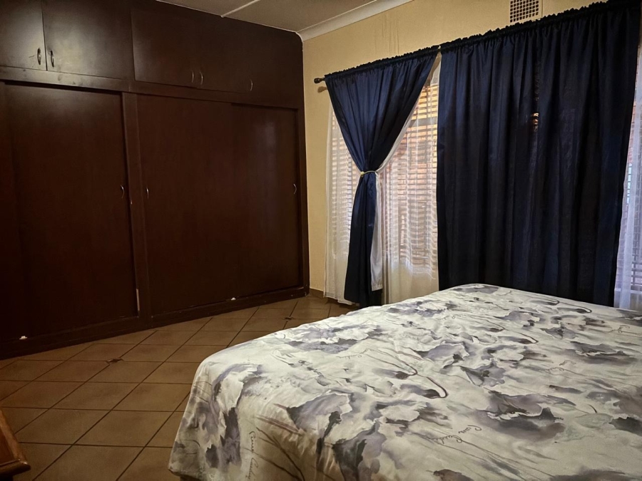 4 Bedroom Property for Sale in Strubenvale Gauteng