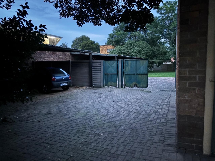4 Bedroom Property for Sale in Strubenvale Gauteng
