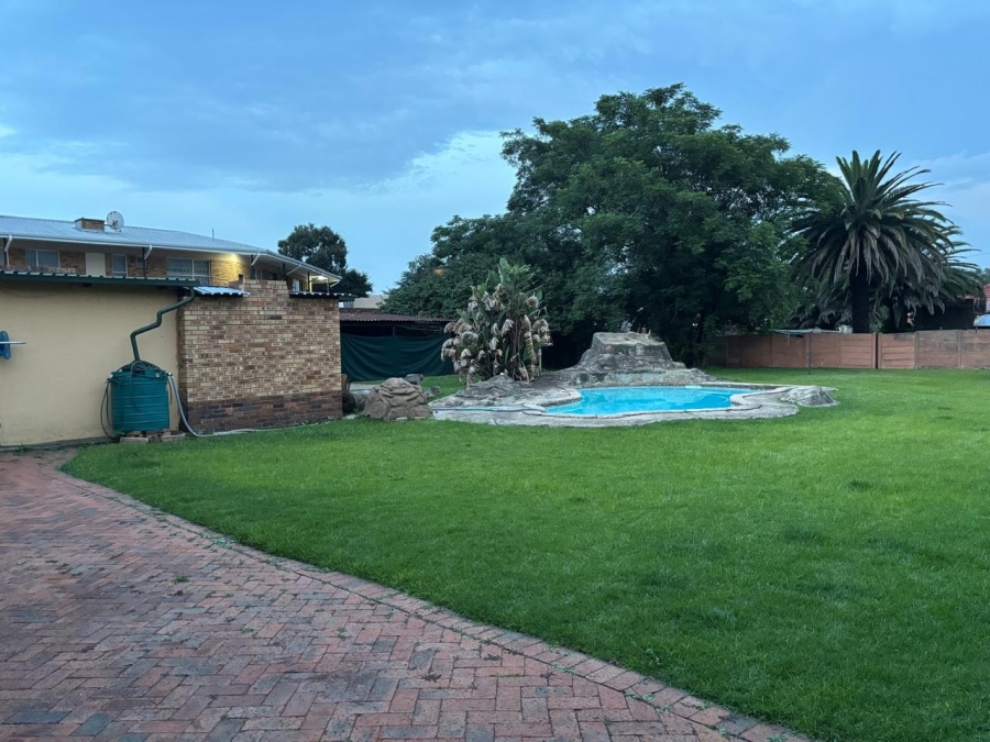 4 Bedroom Property for Sale in Strubenvale Gauteng