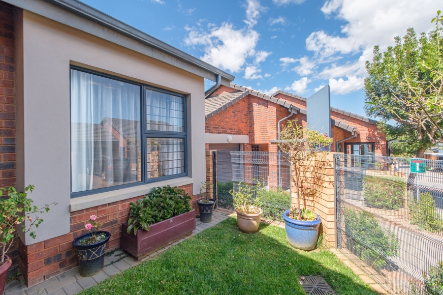 2 Bedroom Property for Sale in North Riding Gauteng