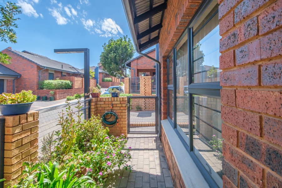 2 Bedroom Property for Sale in North Riding Gauteng