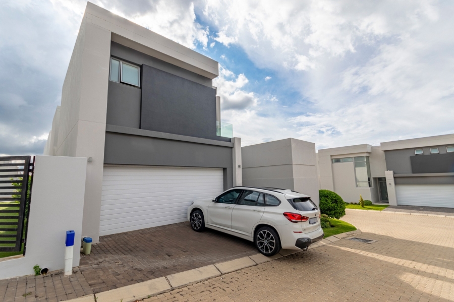 To Let 3 Bedroom Property for Rent in Bryanston Gauteng