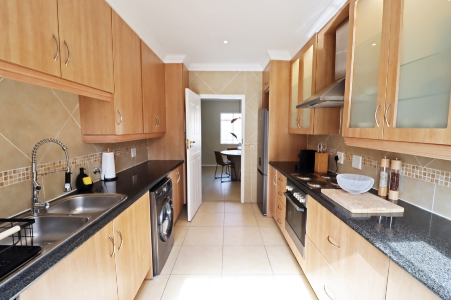 To Let 2 Bedroom Property for Rent in Bryanston Gauteng